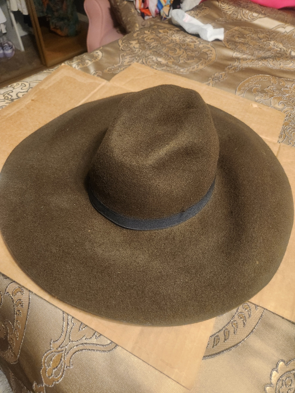 Charlotte Russe Olive Brown Wide-Brim Felt Fedora with Black Band